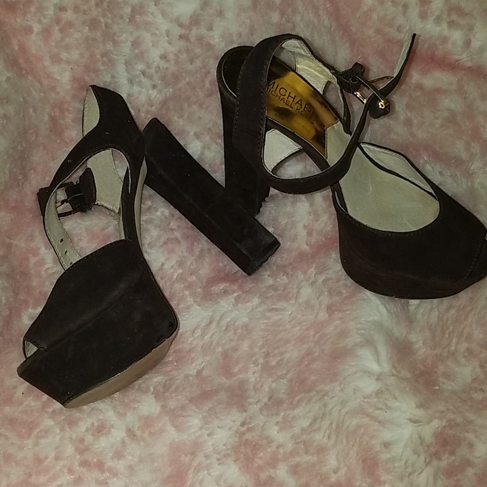 Shoes - Picture 2 of 3